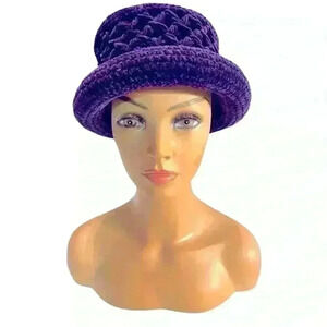 Outbrook. Knit Hat, Women’s.  One Size.  Preowned in Excellent Condition.